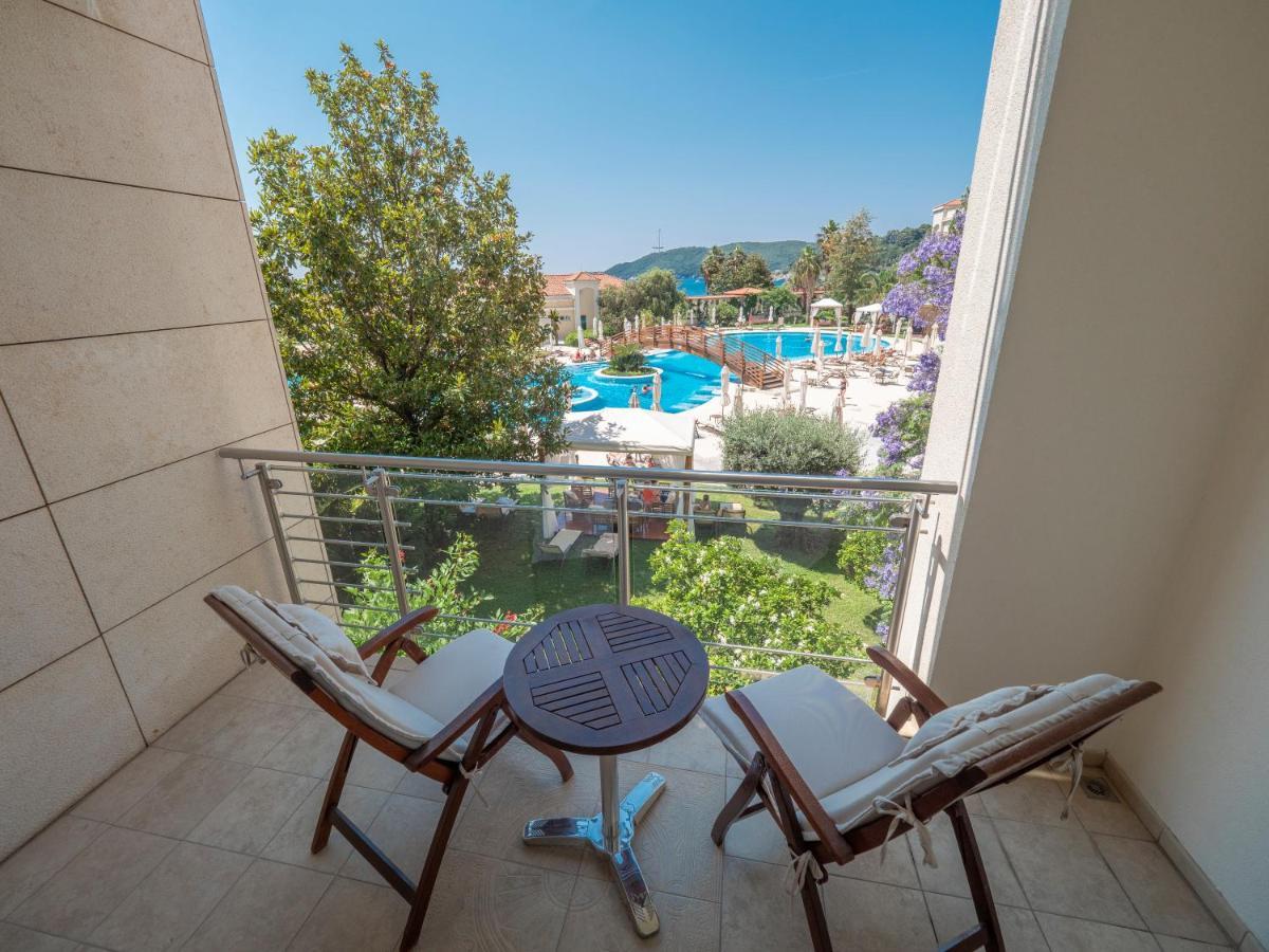 Splendid Conference & Spa Resort Budva Bagian luar foto A balcony