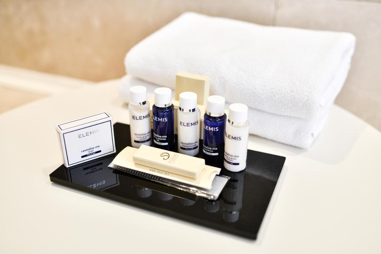 Splendid Conference & Spa Resort Budva Bagian luar foto A selection of Elemis products