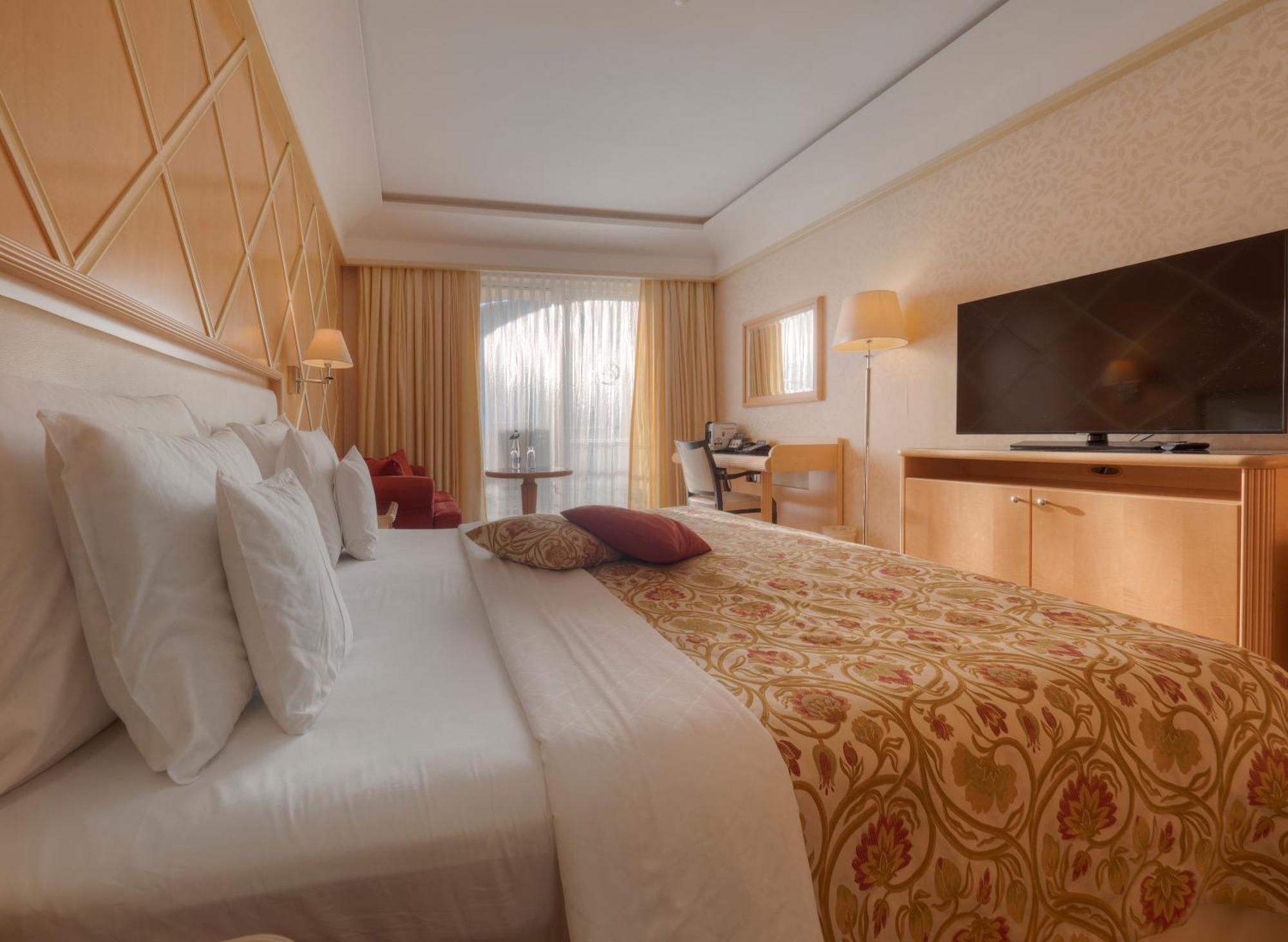 Splendid Conference & Spa Resort Budva Ruang foto A room at the hotel