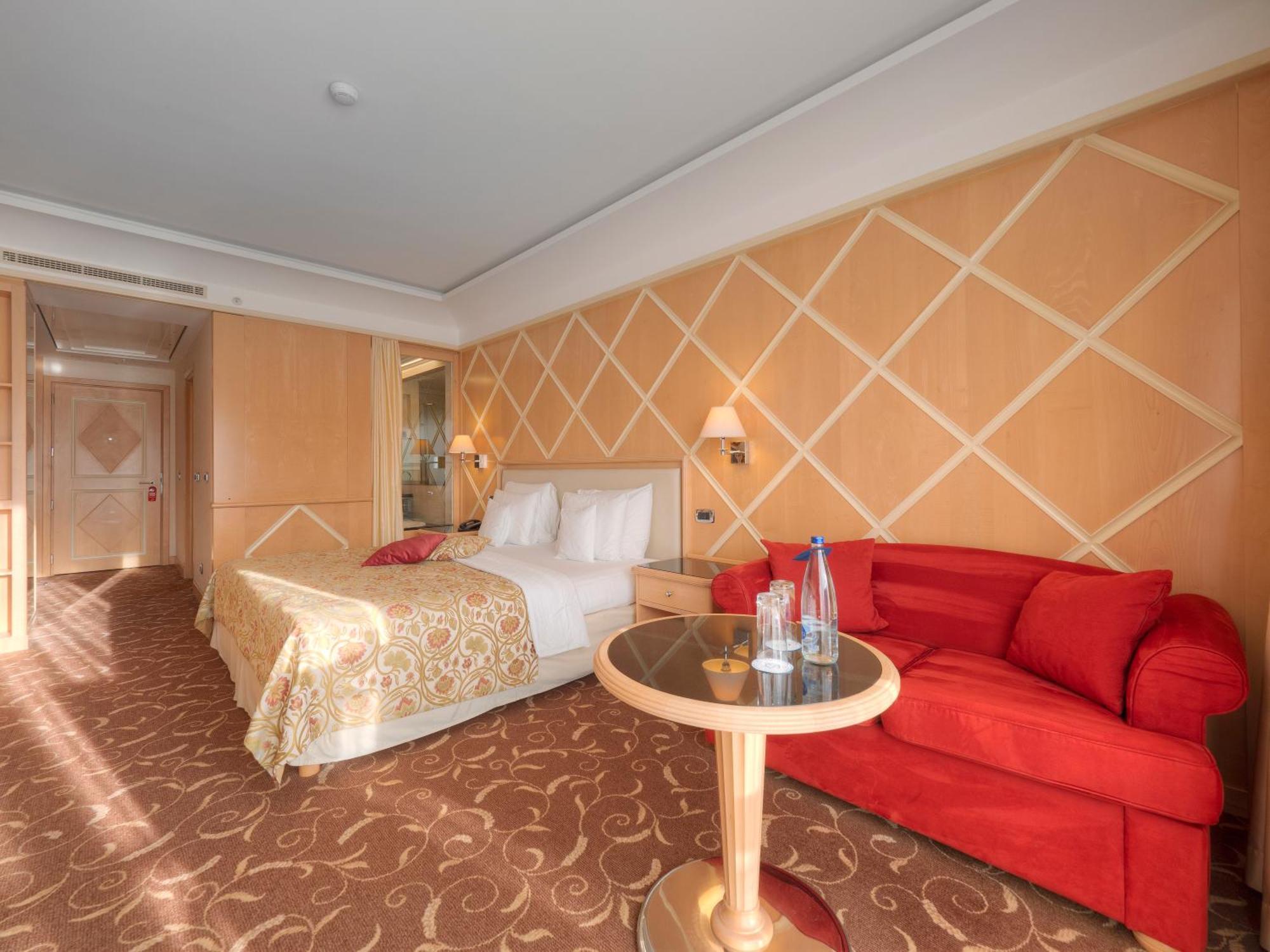 Splendid Conference & Spa Resort Budva Ruang foto A room at the hotel