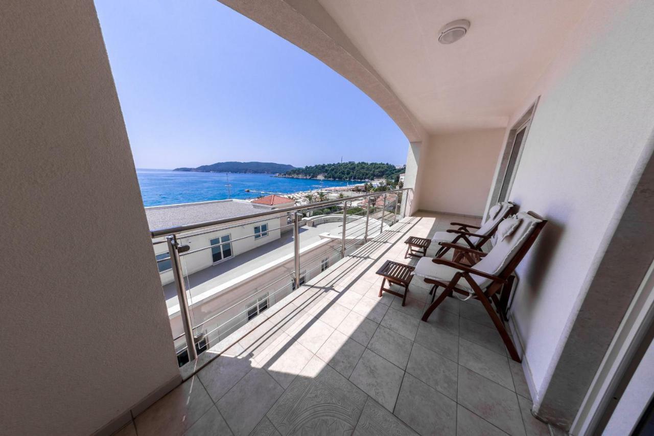 Splendid Conference & Spa Resort Budva Bagian luar foto A balcony