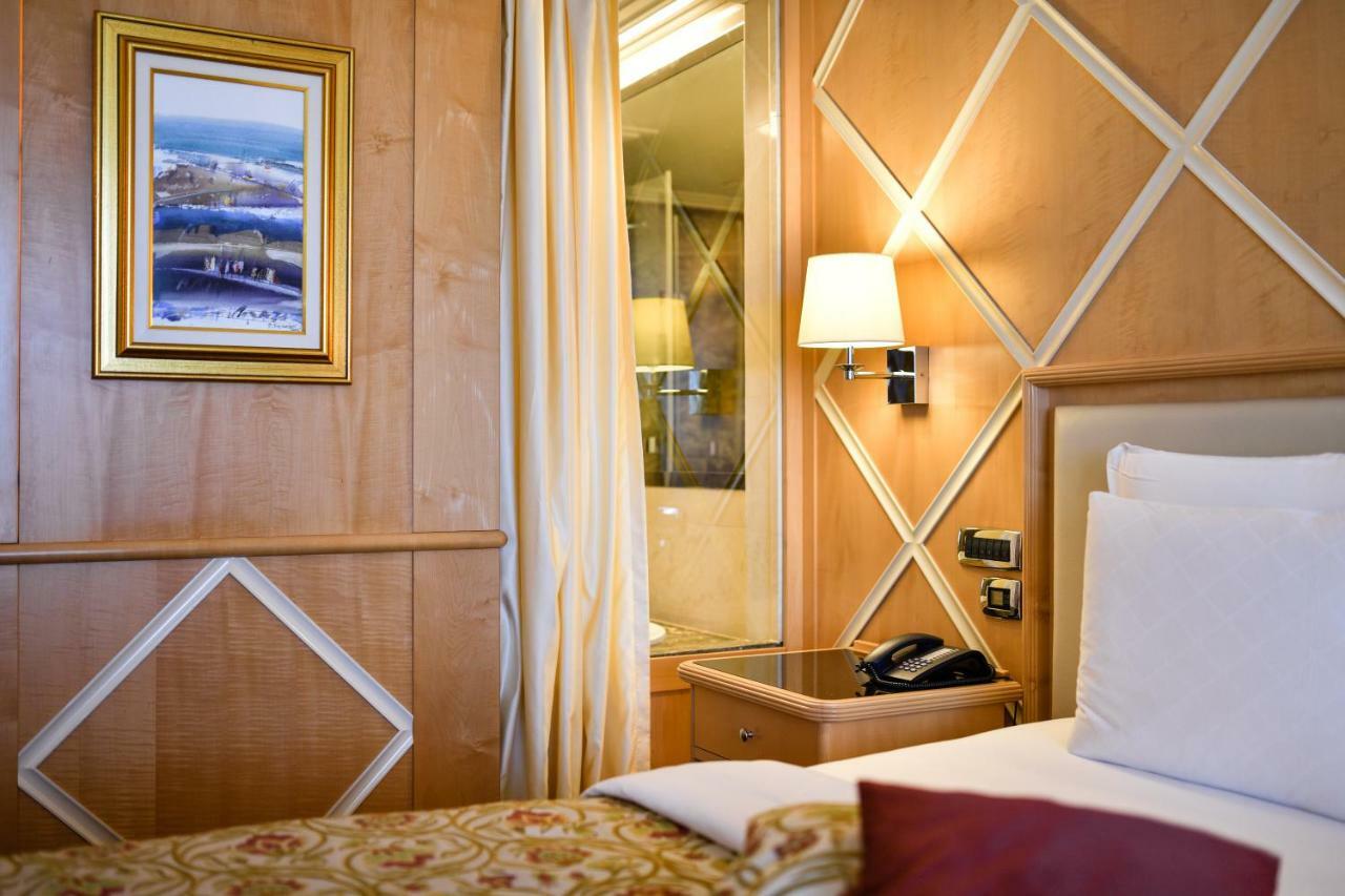 Splendid Conference & Spa Resort Budva Bagian luar foto A suite on board the Queen Mary 2