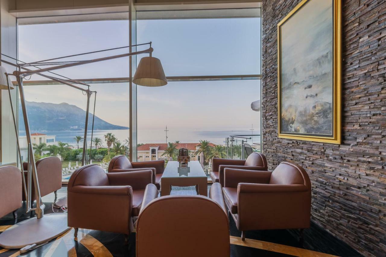 Splendid Conference & Spa Resort Budva Bagian luar foto The lounge at the airport